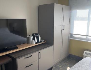 Standard King Room with Mobility Accessible Tub