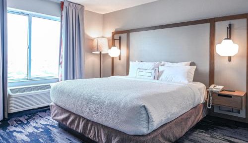 King Room with Roll-in Shower - Mobility and Hearing Accessible