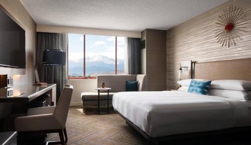 Guest room, 1 King, Mountain view