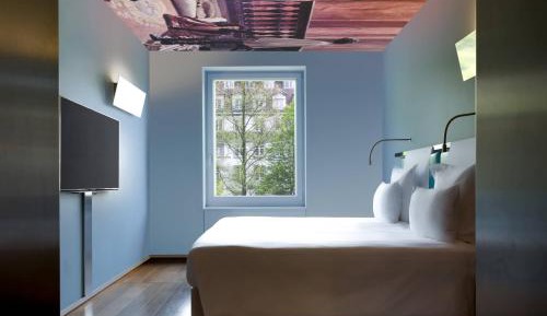Garden & Park Loft Suite with 1 Kingsize-bed, Garden view