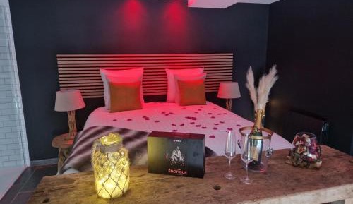 Suite with Hot Tub