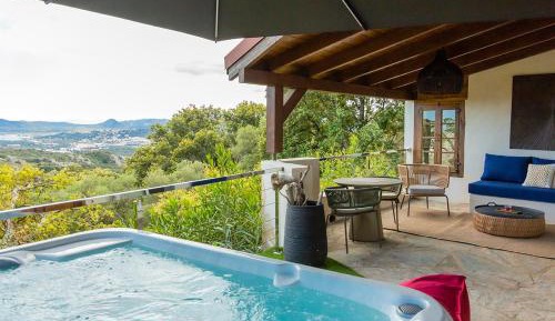 Suite with Hot Tub