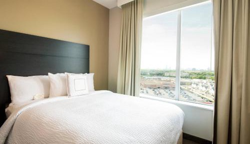 1 Bedroom Suite, 1 King, Sofa bed, City view