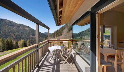 Superior One-Bedroom Apartment with Balcony
