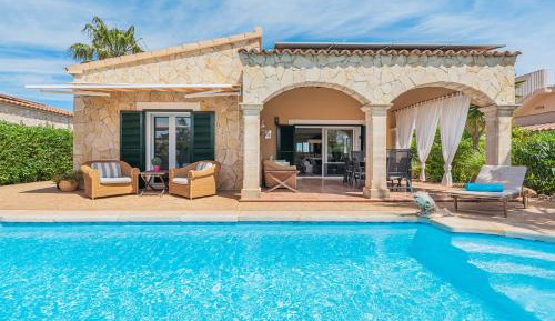 Villa with Garden View