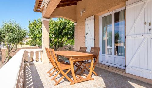 Holiday Home (6 Adults)