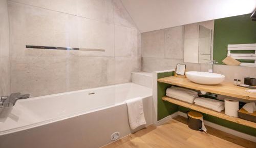 Double or Twin Room with Bathroom