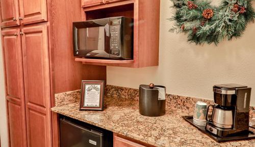 Two Queen Beds (No Balcony)