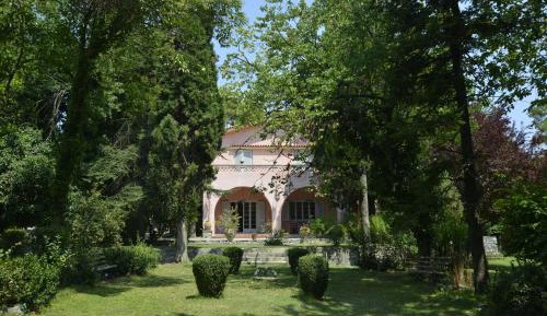 Villa with Garden View