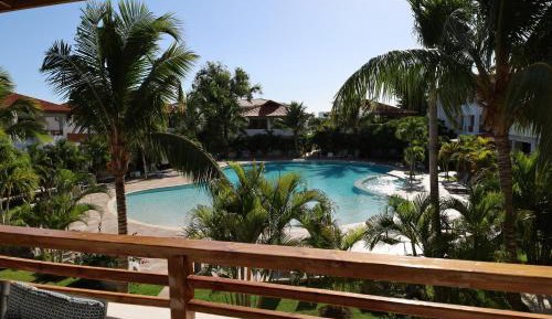 Apartment with Pool View 