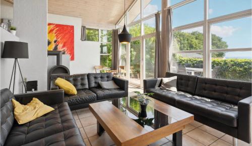 Three-Bedroom Holiday Home 