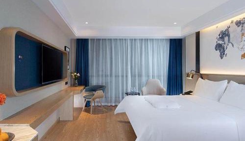 Light Double Room without Window