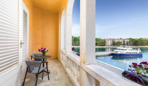 Suite with Balcony and Sea View