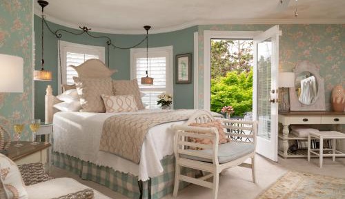 Standard Queen Room with Balcony - 2