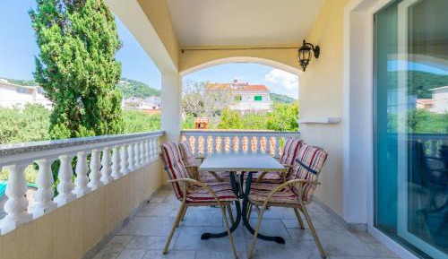 One-Bedroom Apartment with Sea View