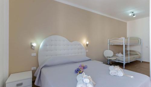 Quadruple Room with Private Bathroom