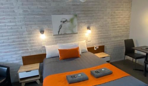 Standard Queen Room