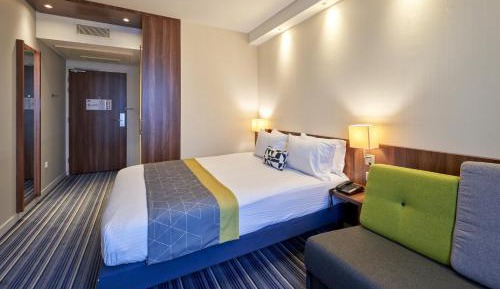 Standard Queen Room - Free Breakfast