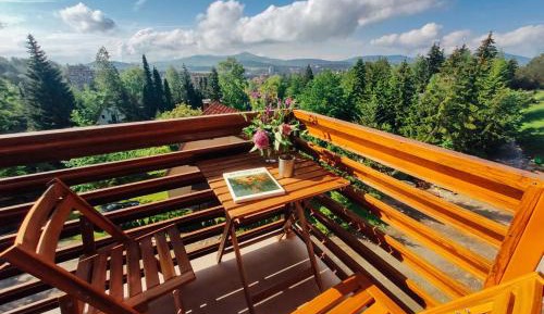 Apartment with Mountain View
