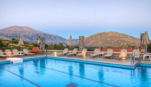 Family Apartment with Mountain View - Split Level