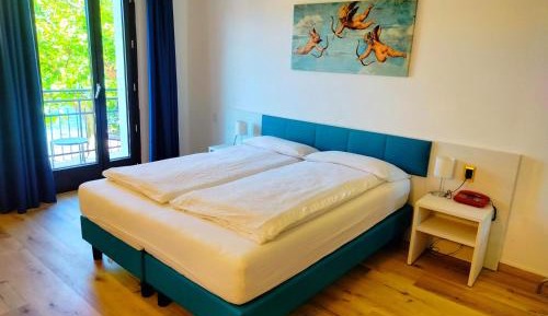 Triple Room with Balcony and Lake View 