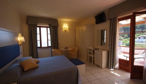 Double Room with Balcony and Sea View