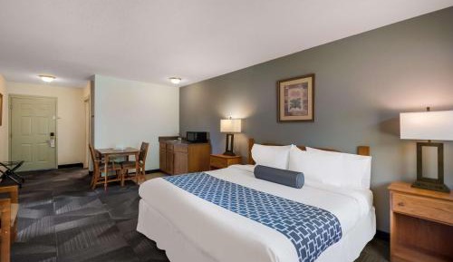 Two-Bedroom King Suite