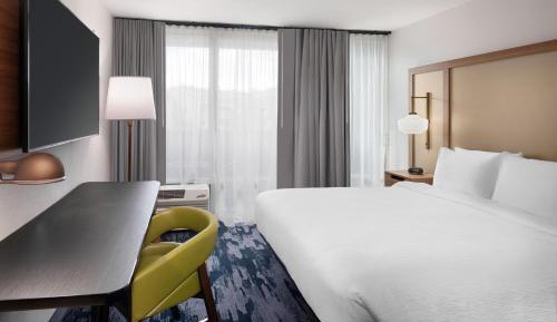 King Room with Roll-in Shower - Mobility and Hearing Accessible