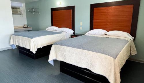 Queen Room with Two Queen Beds - Non-Smoking