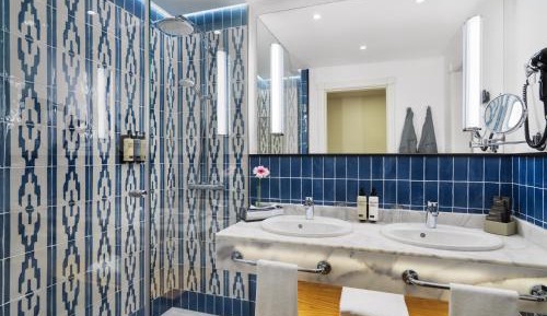 Privilege Room (2 adults)