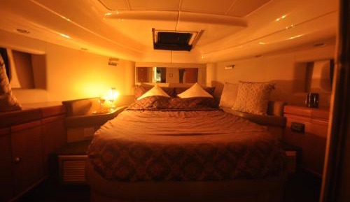 Luxury Yacht with Private Bathroom