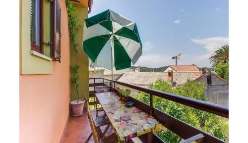 Three bedroom Apartment with Terrace and Sea View