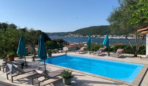 Two-Bedroom Deluxe Apartment with Harbor View