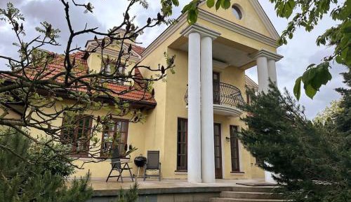 Villa with Garden View
