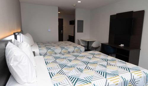 Queen Room with Two Queen Beds - Disability Access - Non-Smoking