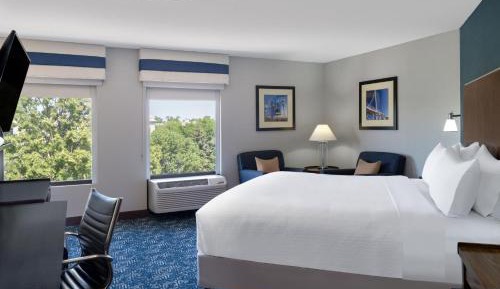 Suite, 1 King, City view, Corner room, Whirlpool