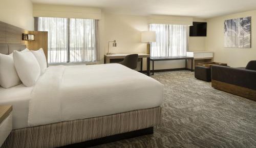 One-Bedroom Executive King Suite with Trundle Bed
