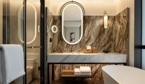 Deluxe King Room with River View