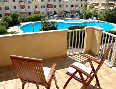 Apartment with Pool View 
