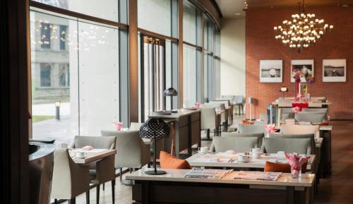 Deluxe King Room with City View (5F-7F)