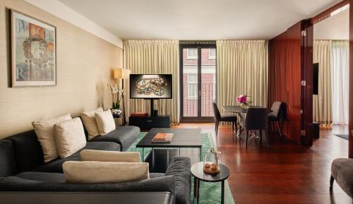 Deluxe Suite