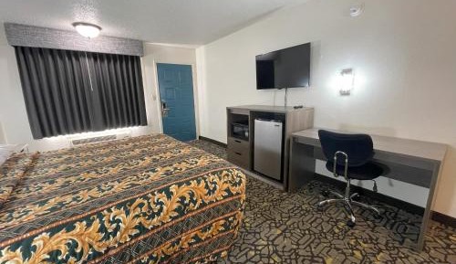 Standard King Room - Non-Smoking 