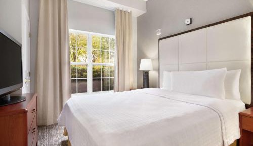 Queen Suite - Hearing Access/Non-Smoking