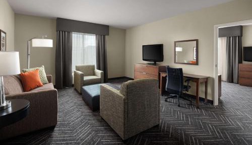 One-Bedroom Corner King Suite - Non-Smoking