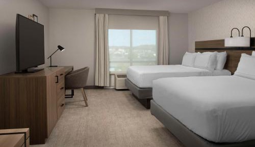 Queen Room with Two Queen Beds and Accessible Tub - Mobility Access