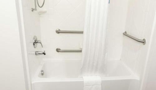 Queen Room with Two Queen Beds - Mobility Access/Non-Smoking