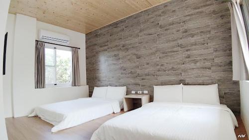 Quadruple Room with Private Bathroom