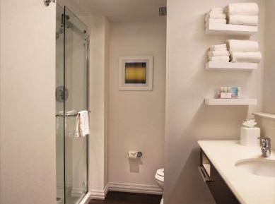Queen Room with Two Queen Beds and Roll-In Shower - Disability Access