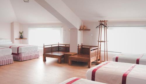 Family Room with Garden View