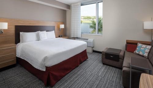 King Studio with Sofa Bed - Hearing Accessible